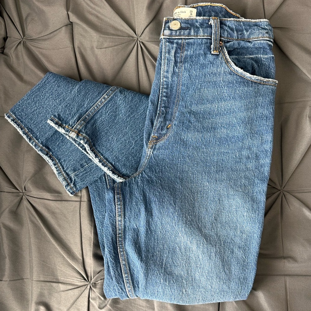 Abercrombie & Fitch Curve Love Ultra High Rise 90’s Straight Leg jeans
